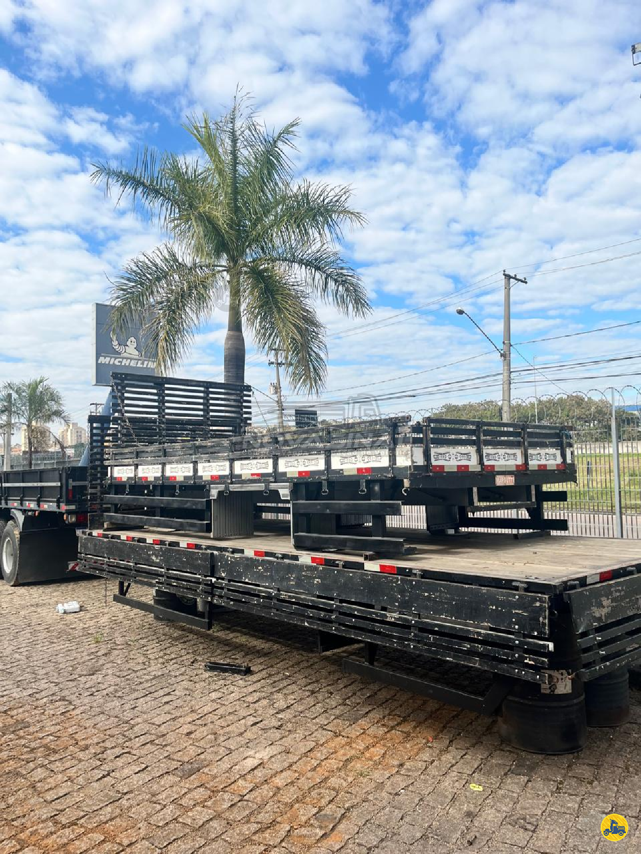 CARROCERIA SOBRE CHASSI  CAMINHAO 3/4 BOIADEIRA Nova Sinal Caminhões JUNDIAI SÃO PAULO SP